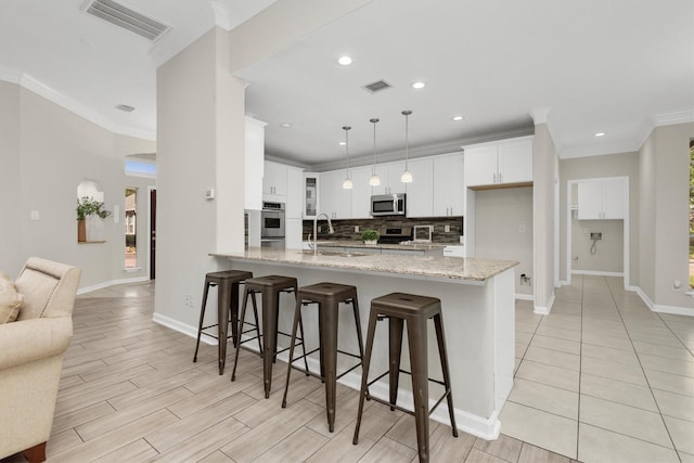 82 Champion Villa Dr, Houston, TX 77069 - kitchen with a sink, decorative backsplash, a breakfast bar area, a peninsula, and appliances with stainless steel finishes