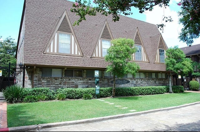 tudor house featuring a front yard