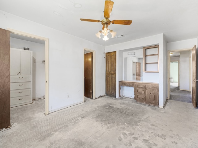 unfurnished bedroom with ceiling fan and a closet