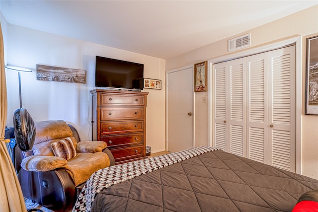 bedroom featuring a closet