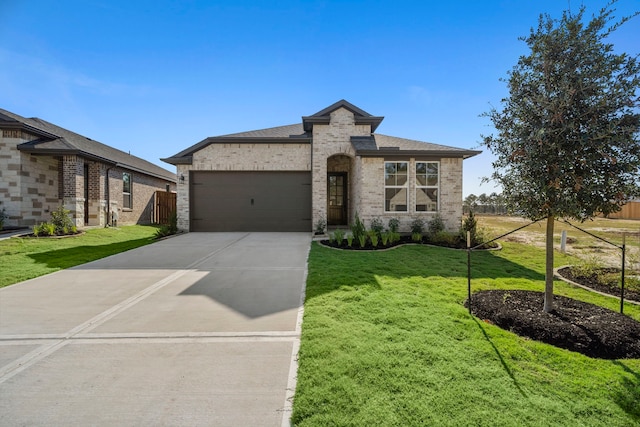 view of front facade featuring a front yard and a garage