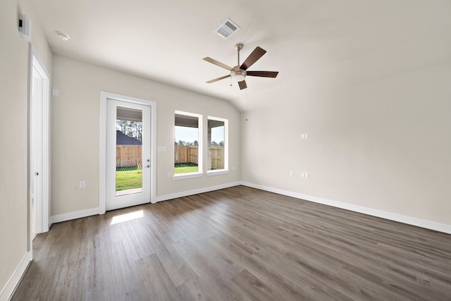 unfurnished room with dark wood-type flooring and ceiling fan