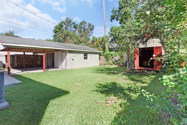 view of yard with a carport