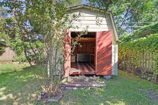 view of outdoor structure featuring a yard