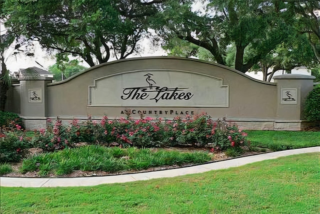 community / neighborhood sign with a lawn