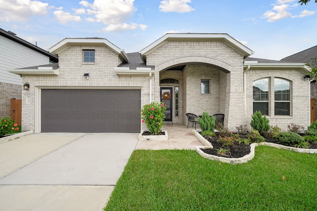 view of front of home with a front lawn and a garage