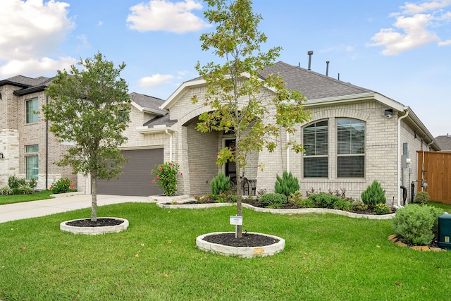 view of front of home featuring a front lawn