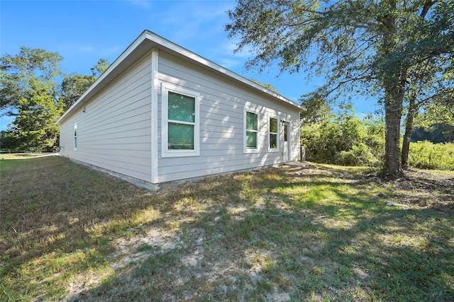 view of side of property featuring a yard