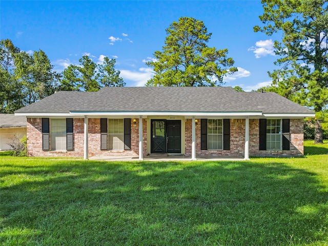 ranch-style house featuring covered porch and a front yard