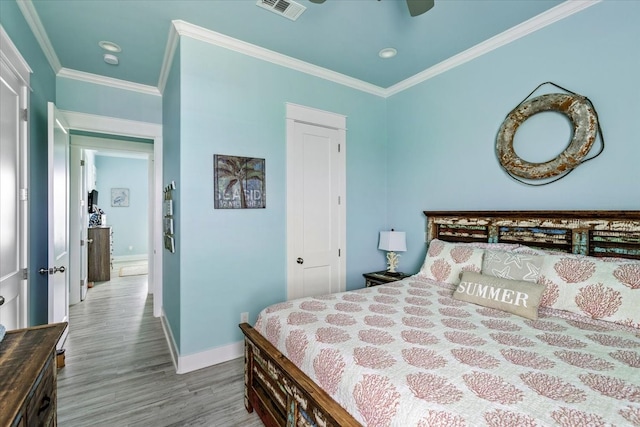 bedroom featuring light hardwood / wood-style flooring, ceiling fan, and crown molding