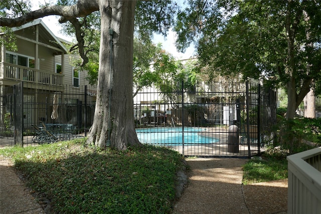 view of swimming pool