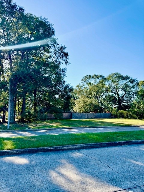 Listing photo 3 for 10027 Valley Wind Dr, Houston TX 77078