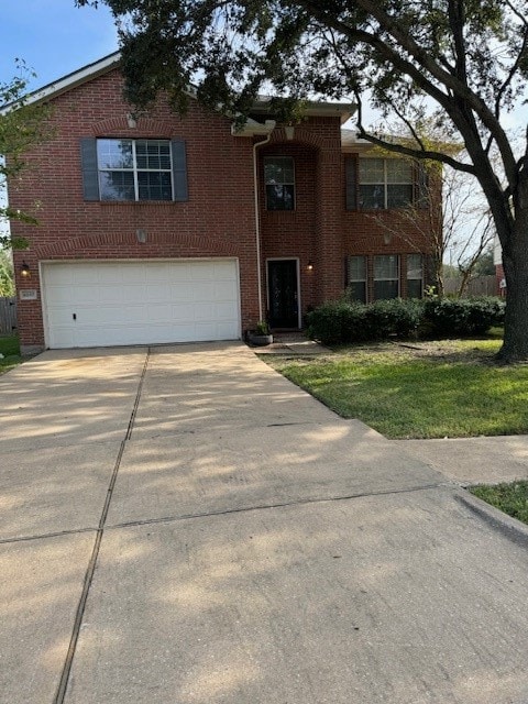 view of front of house featuring a front lawn and a garage