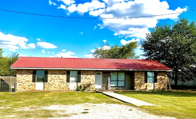 ranch-style house featuring a front lawn