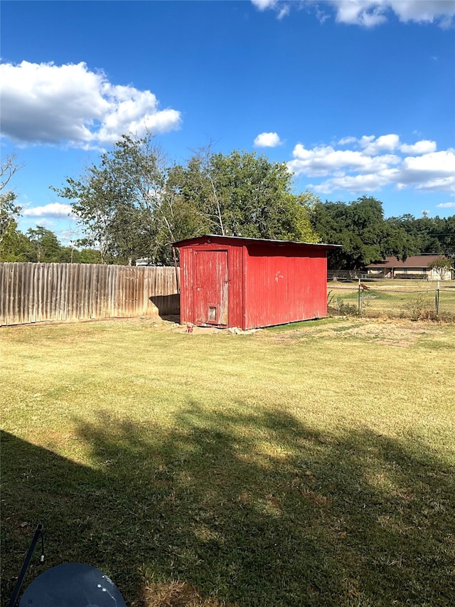 view of outdoor structure with a yard