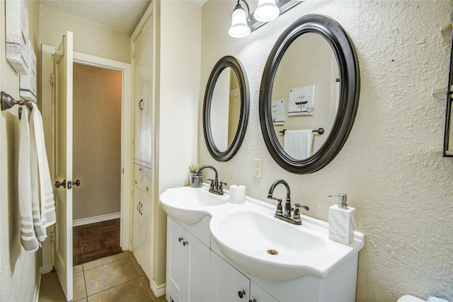 131 Laurel St, Lake Jackson, TX 77566 - bathroom with a sink and a textured wall
