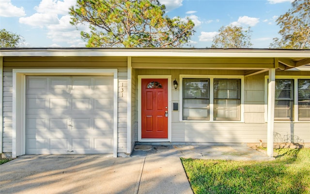 131 Laurel St, Lake Jackson, TX 77566 - property entrance featuring driveway
