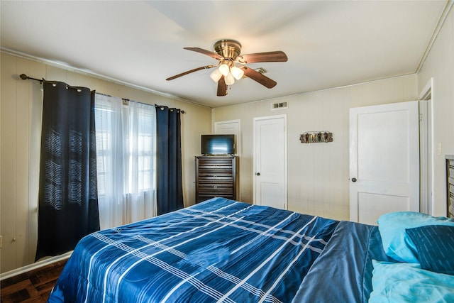 131 Laurel St, Lake Jackson, TX 77566 - bedroom featuring a ceiling fan, visible vents, and ornamental molding