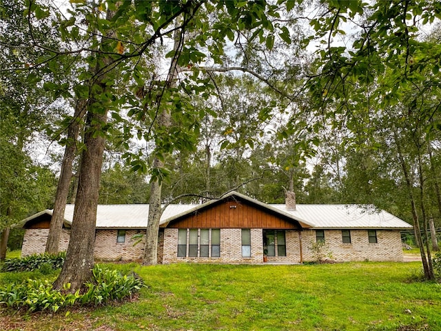 ranch-style house with a front lawn