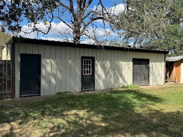 view of outdoor structure featuring a yard