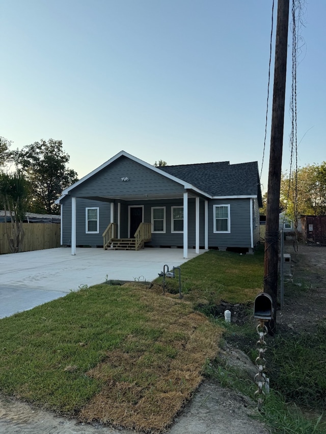 single story home with a front yard