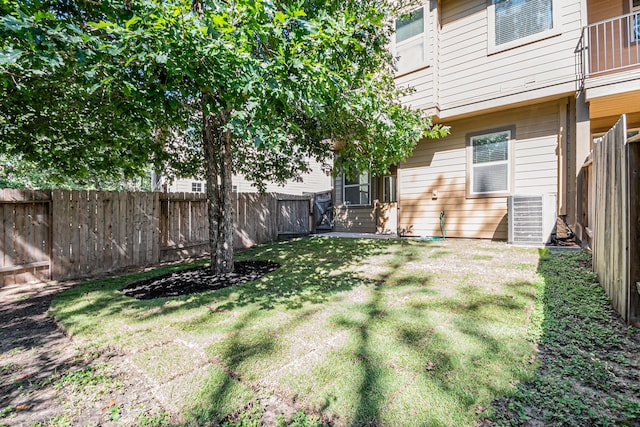 view of yard featuring central AC