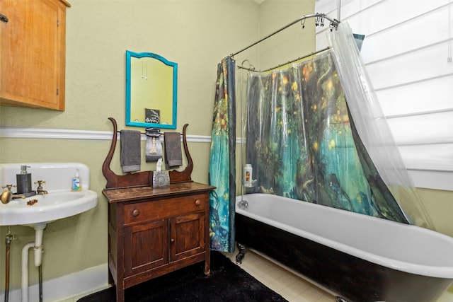 bathroom featuring shower / bath combo