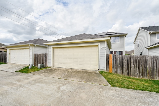 view of front of home featuring a front lawn