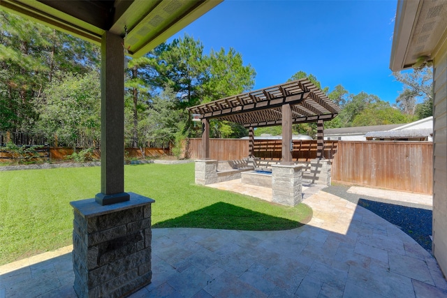 view of yard featuring a pergola and a patio area