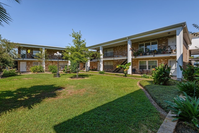 view of yard featuring a balcony