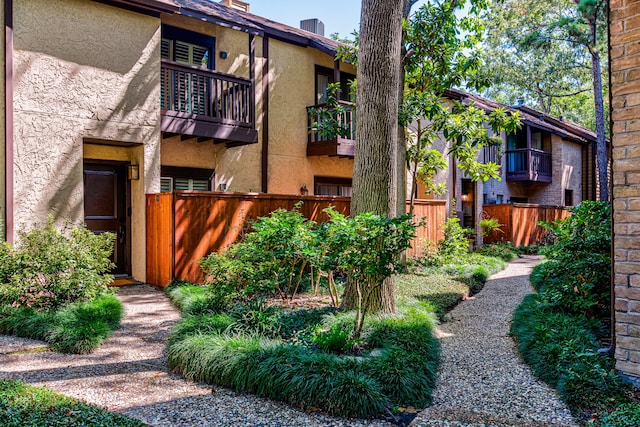 exterior space featuring a balcony