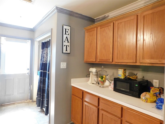 kitchen with crown molding