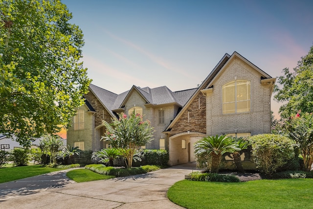 view of front of home featuring a lawn