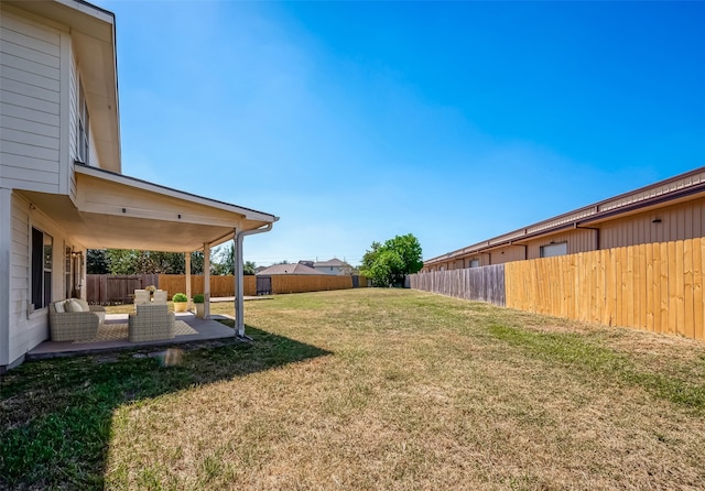 view of yard featuring a patio area