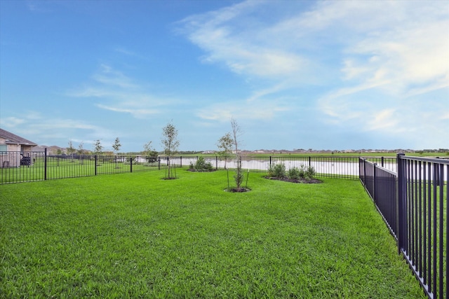 view of yard featuring a water view