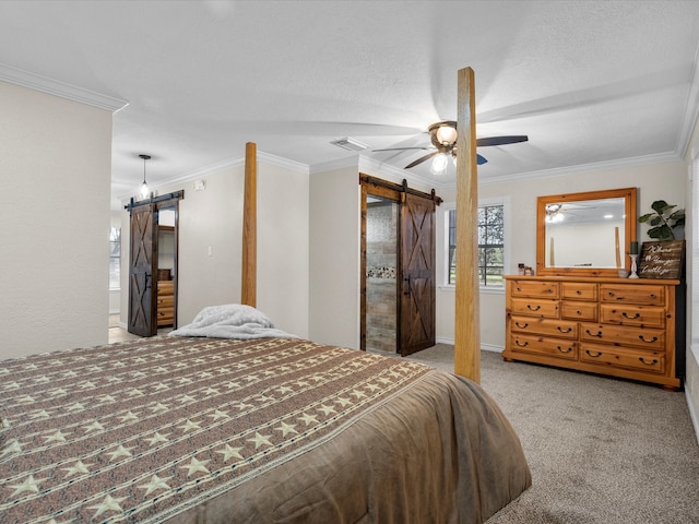 bedroom with carpet flooring, a barn door, ceiling fan, and ornamental molding