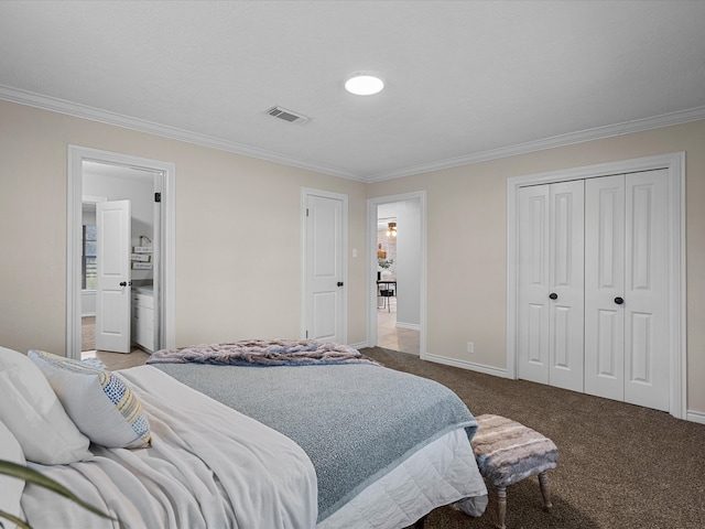 bedroom with carpet floors, ensuite bathroom, a closet, and ornamental molding