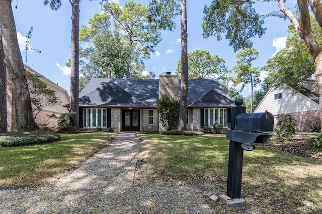 view of front facade with a front yard