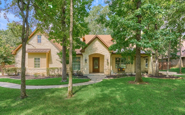 view of front of home with a front lawn