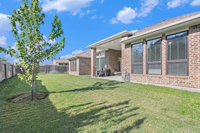 view of yard featuring a patio area