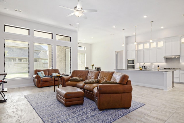 living area featuring a wealth of natural light, visible vents, baseboards, and recessed lighting