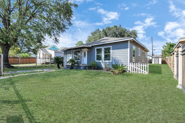 view of front of property with a front yard