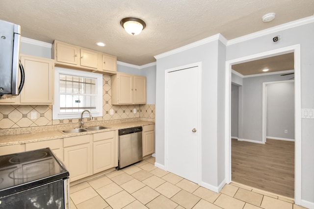 kitchen featuring appliances with stainless steel finishes, crown molding, sink, and light hardwood / wood-style flooring