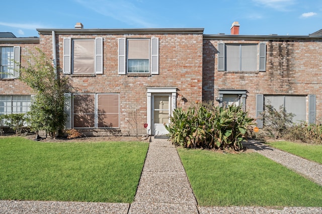 view of property featuring a front lawn