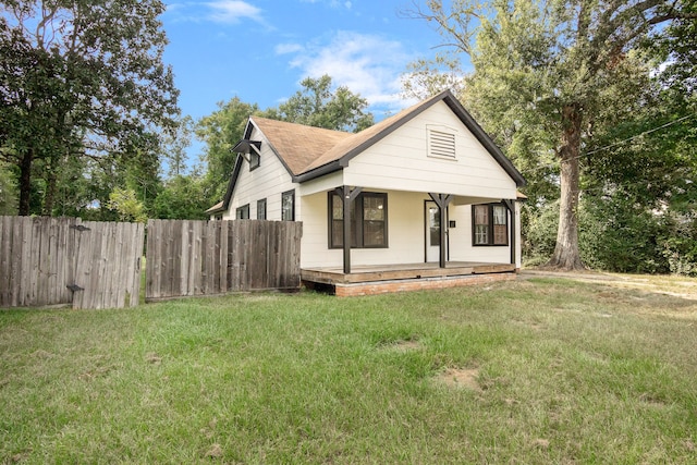 view of front of home with a front lawn