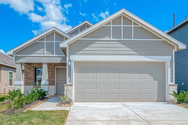 view of front facade featuring a garage