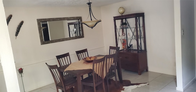 dining room featuring light tile patterned floors