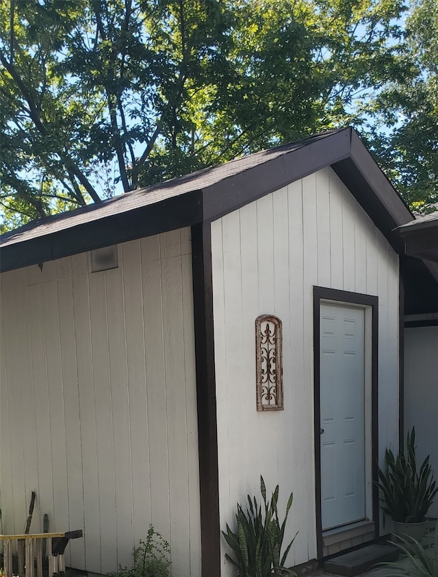 view of outbuilding