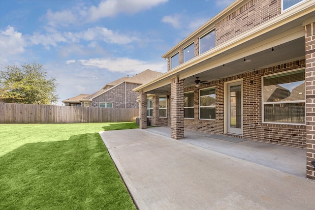 view of yard with ceiling fan and a patio