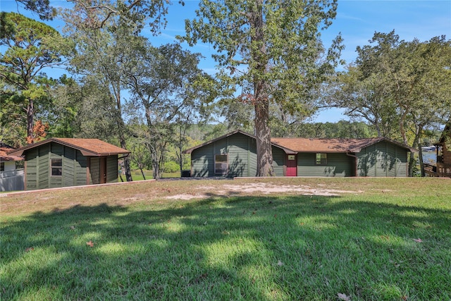 view of front of house with a front yard